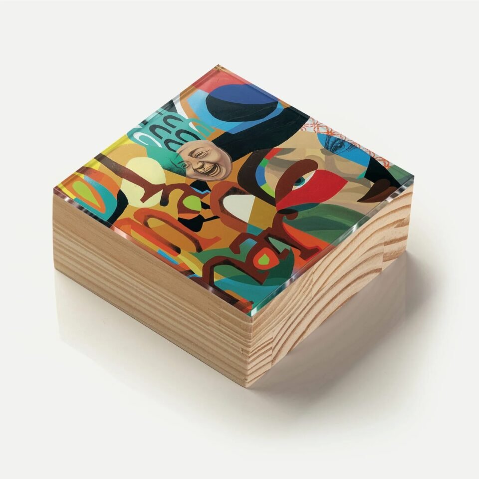 Totem Decorativo 'Riso Fragmentado'