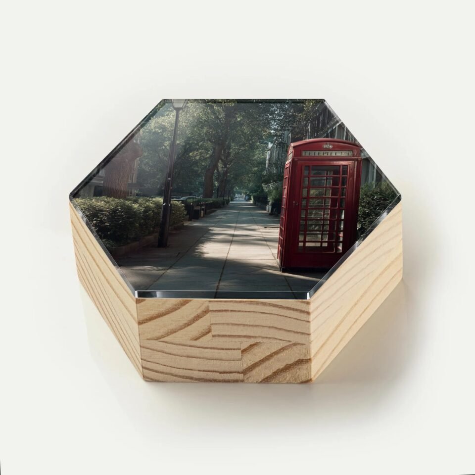 Totem Decorativo 'Silêncio de Notting Hill'