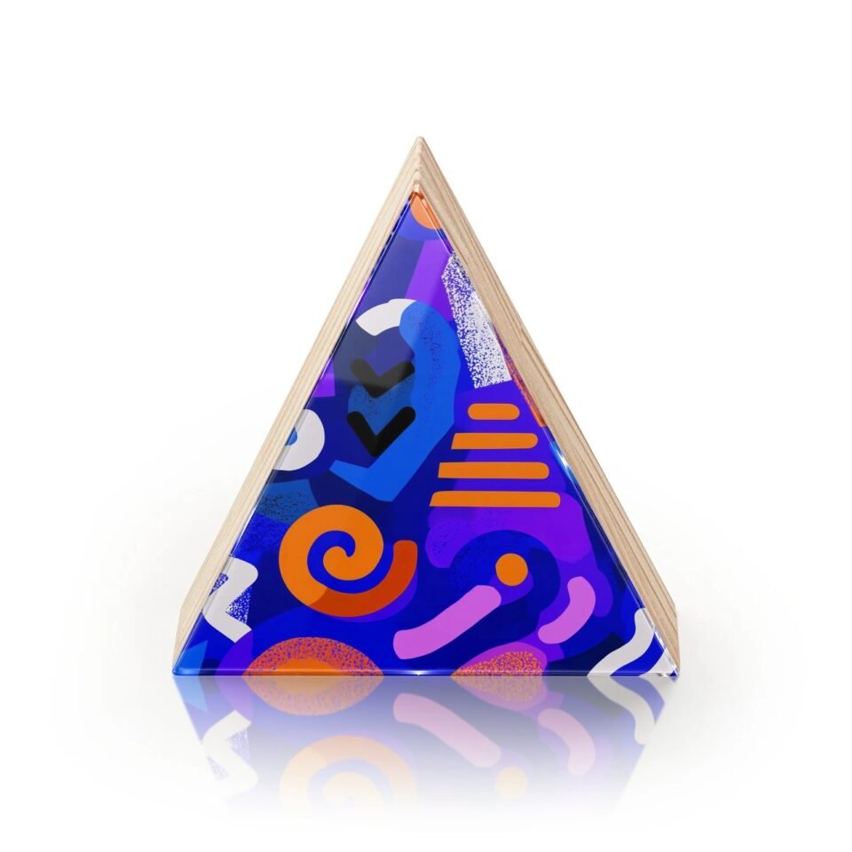 Totem Decorativo 'Explosão Geométrica'
