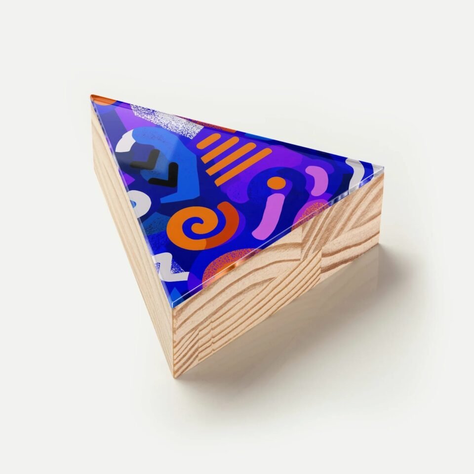 Totem Decorativo 'Explosão Geométrica'