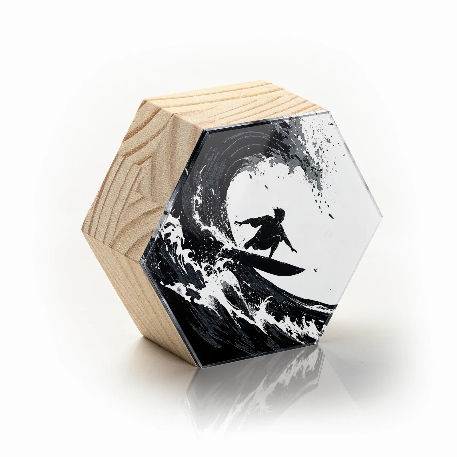 Totem Decorativo 'O Domador das Ondas'